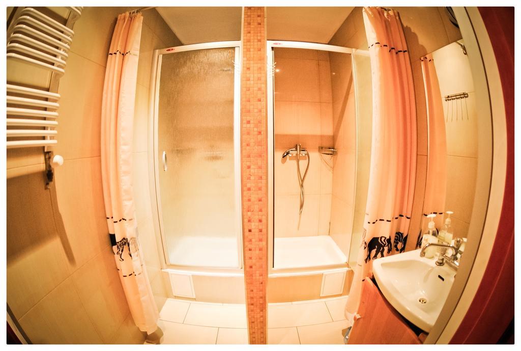 Hostel Bemma - Ozonowane Pokoje Wrocław Exteriör bild