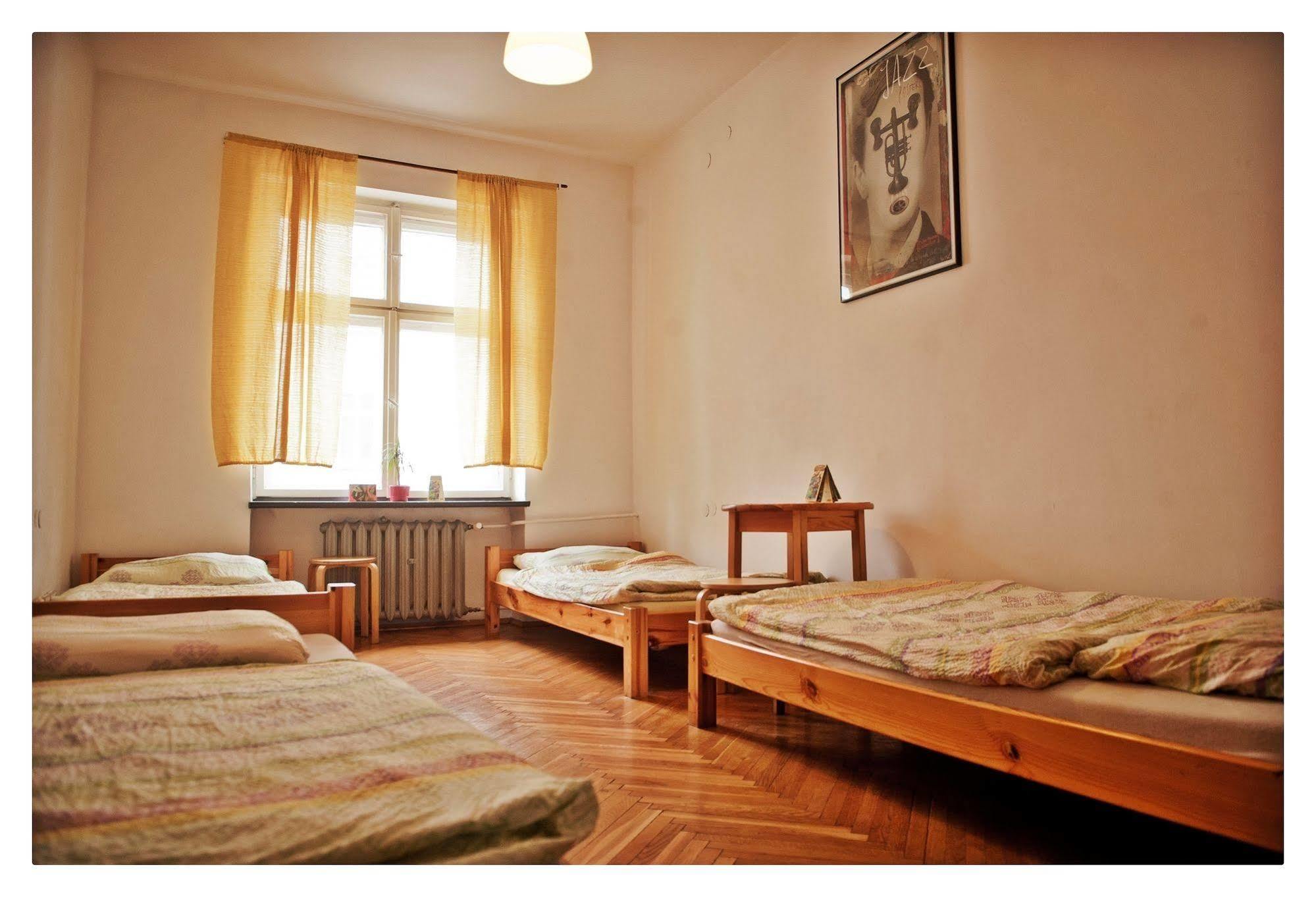 Hostel Bemma - Ozonowane Pokoje Wrocław Exteriör bild